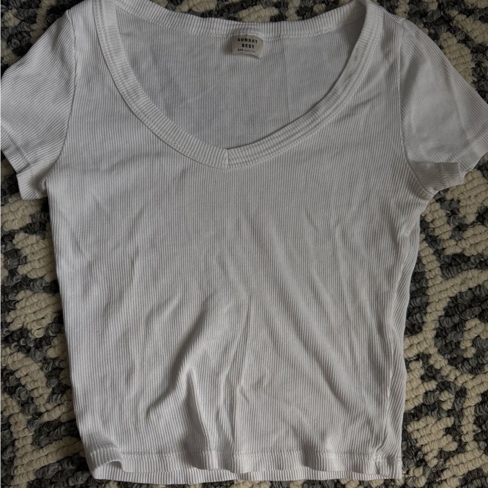 Aritzia White Ribbed V-Neck Tee